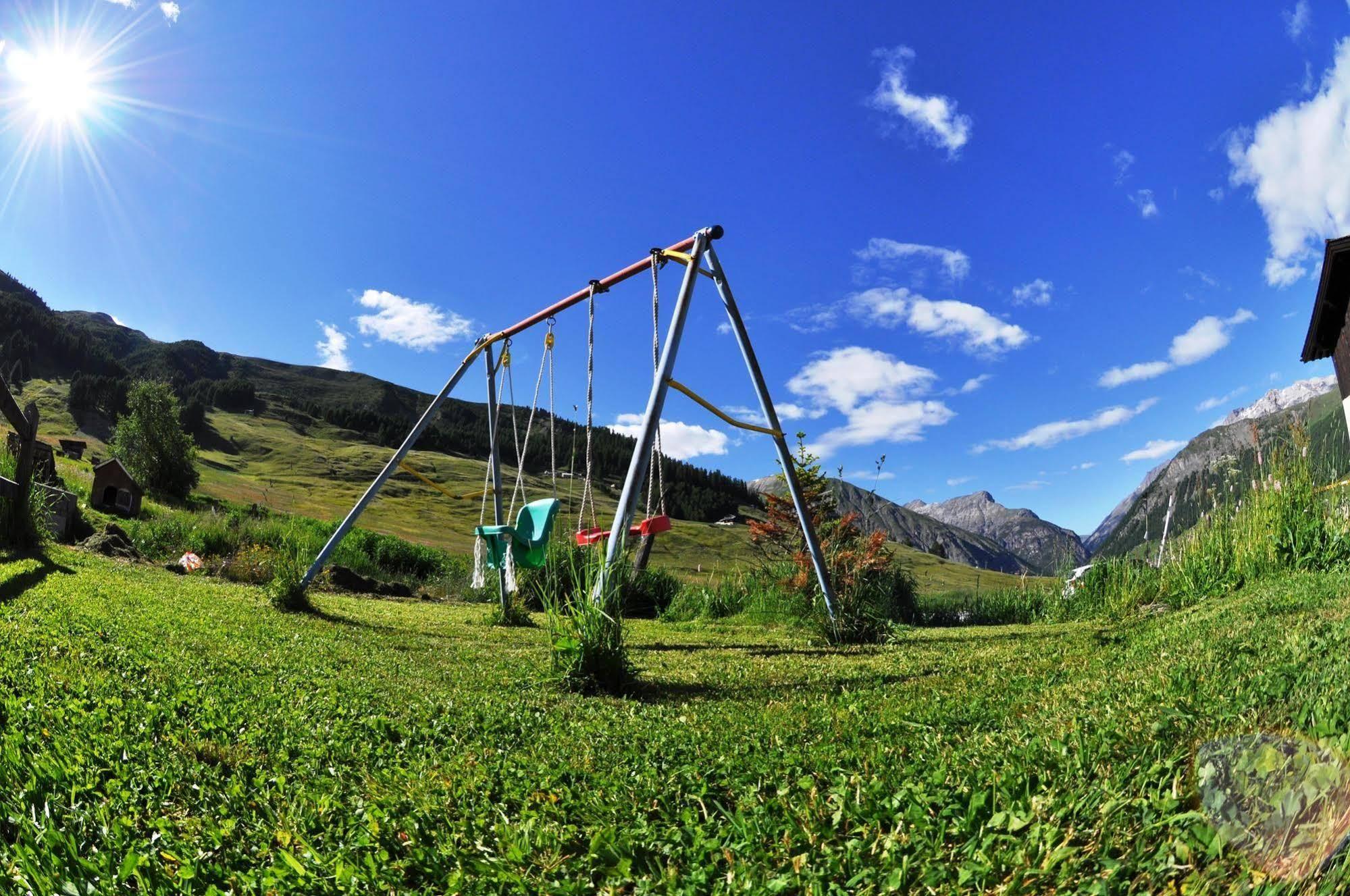 Alpen Royal Raggiungibile Con Gli Sci Ai Piedi Aparthotel ลีวินโญ ภายนอก รูปภาพ