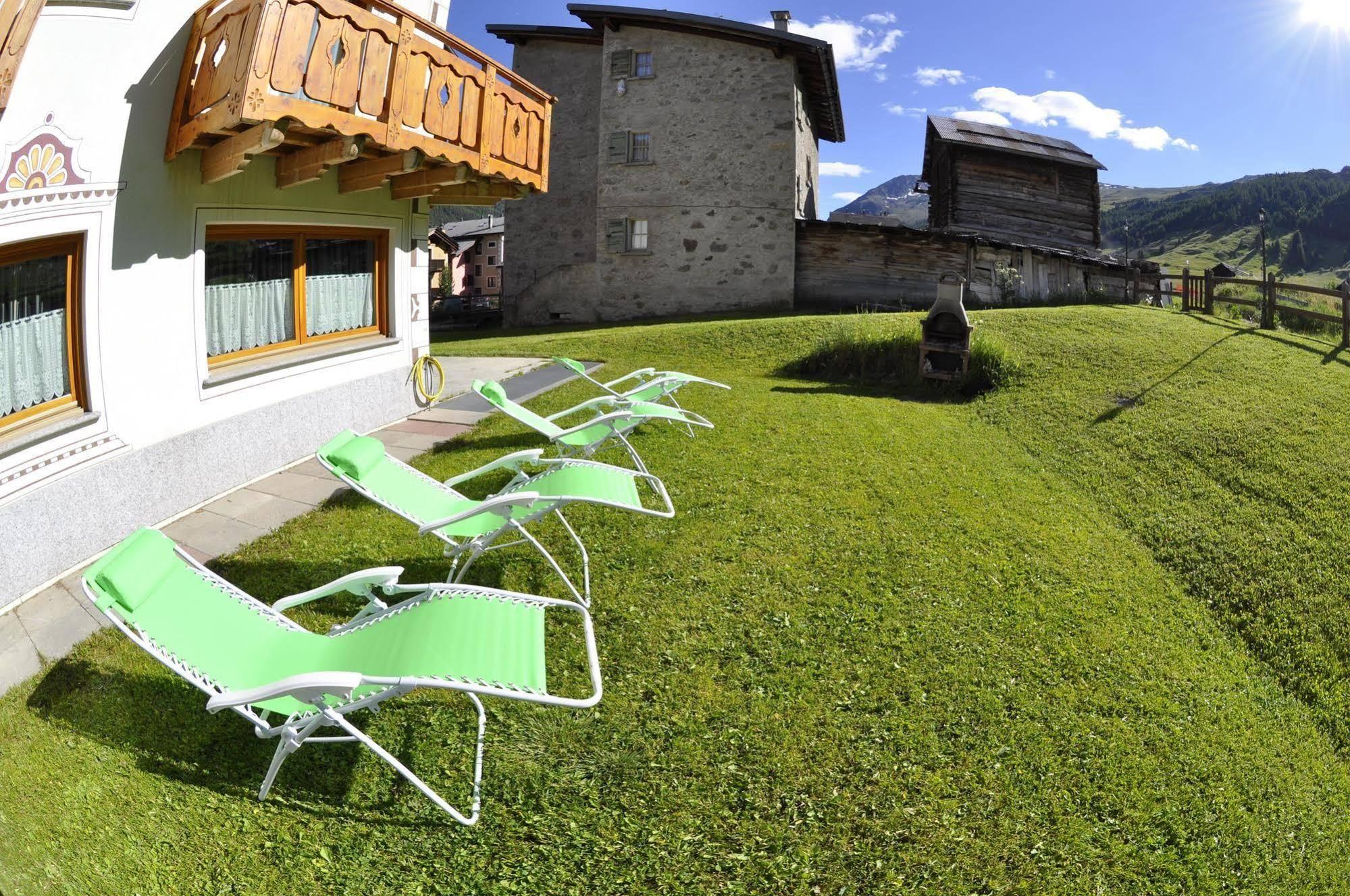 Alpen Royal Raggiungibile Con Gli Sci Ai Piedi Aparthotel ลีวินโญ ภายนอก รูปภาพ